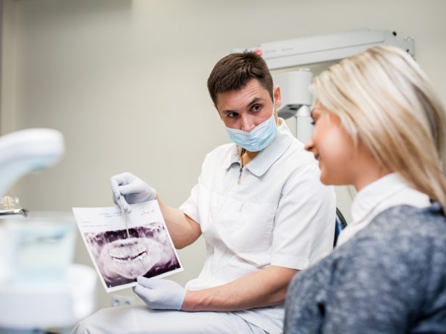 How Does a Dentist Diagnose Common Dental Problems?